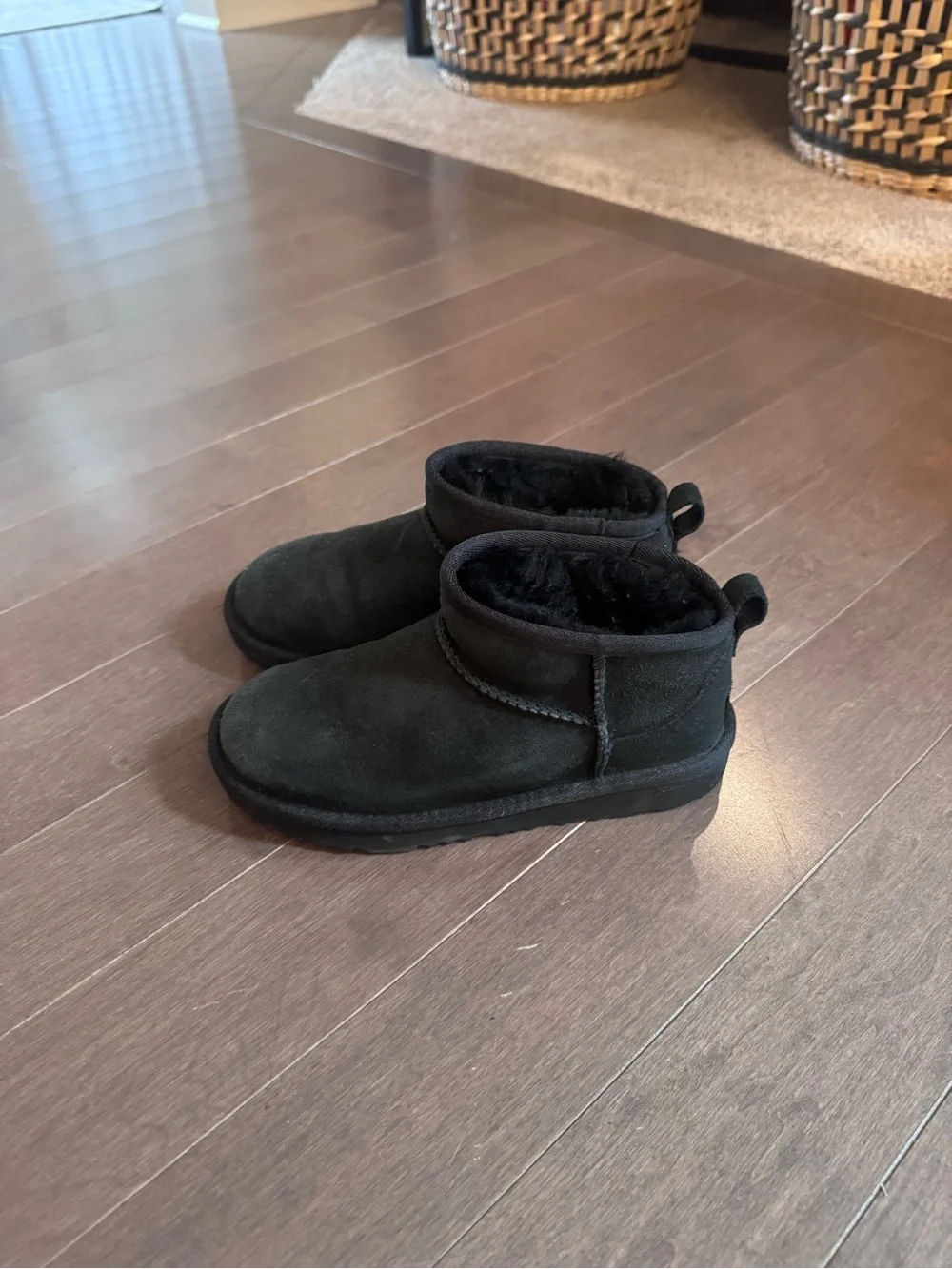 UGG soft black